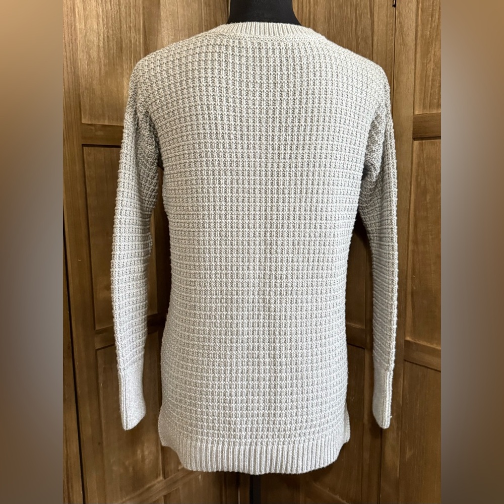 EUC. Victoria's Secret Light Gray V-Neck Waffle Knit Sweater. - Picture 3 of 6